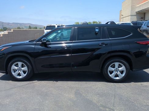 Used 2023 Toyota Highlander LE FWD image 9