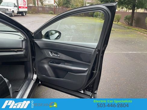 Used 2023 Nissan Ariya AWD image 43