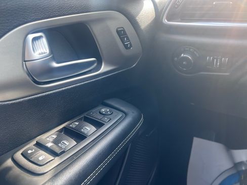 Used 2022 Chrysler Pacifica Limited w/ S Appearance Package FWD image 31