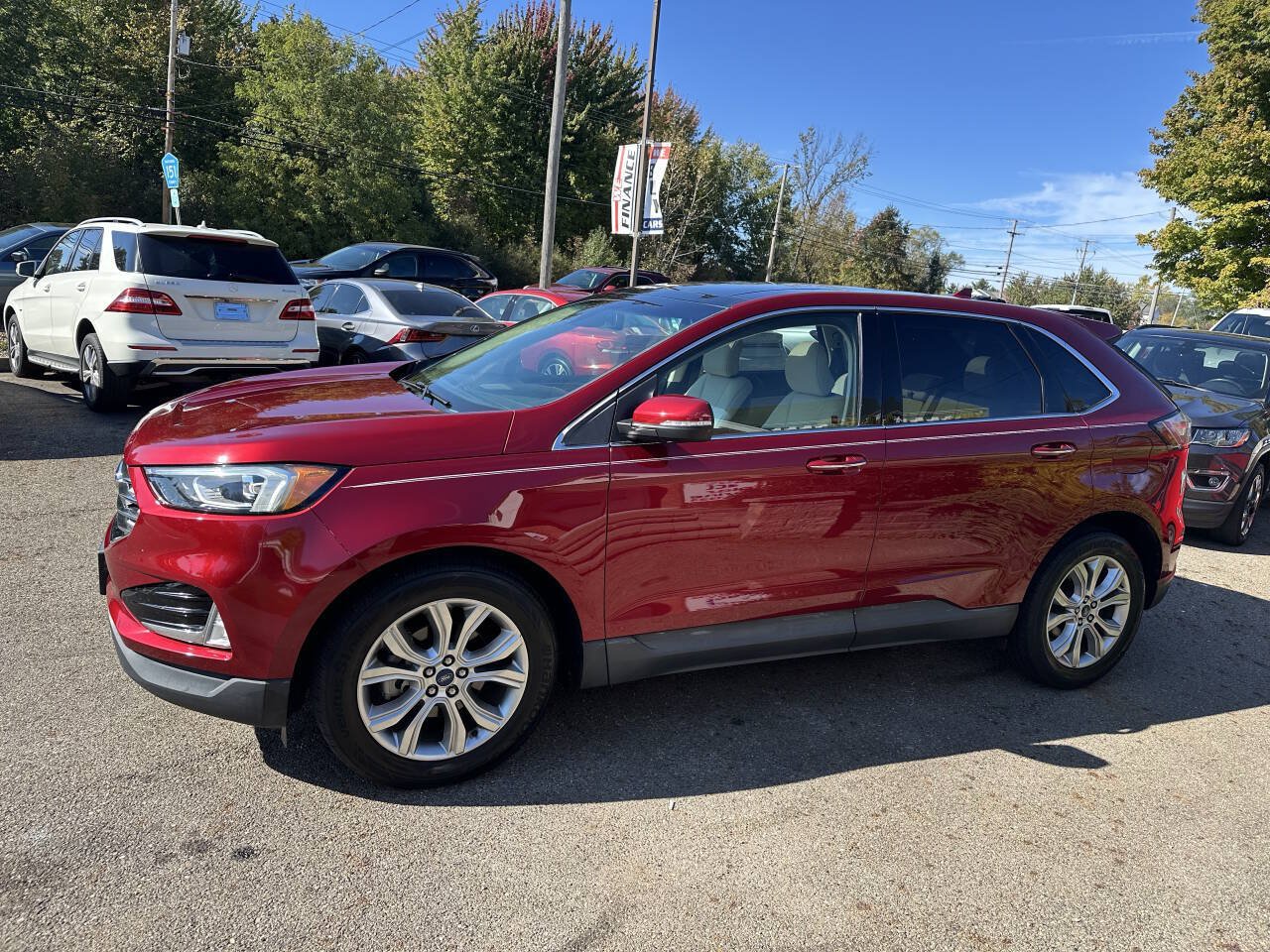 Used 2019 Ford Edge Titanium w/ Cold Weather Package FWD image 3