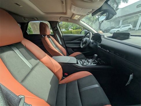 New 2025 MAZDA CX-30 Carbon image 14