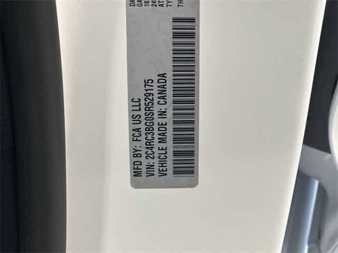 New 2025 Chrysler Pacifica Select w/ Uconnect Theater Family Group image 28