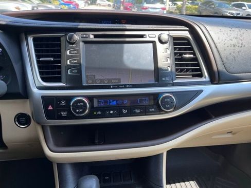 Used 2019 Toyota Highlander XLE image 7