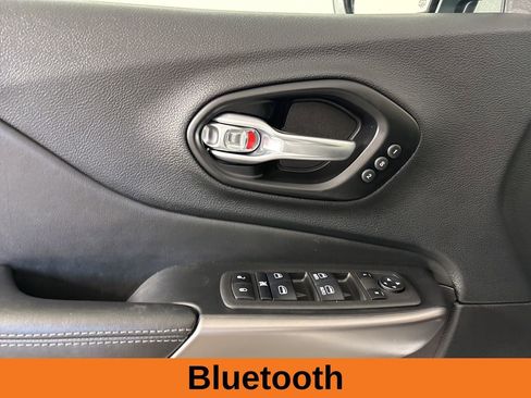 Used 2021 Jeep Cherokee Limited image 9