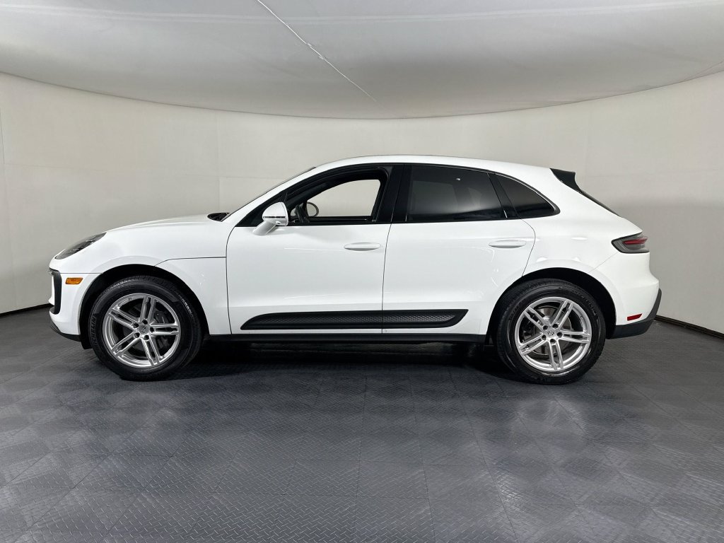 Used 2026 Porsche Macan AWD/4WD image 2