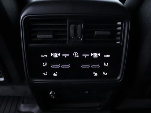 Used 2024 Porsche Cayenne Coupe image 14