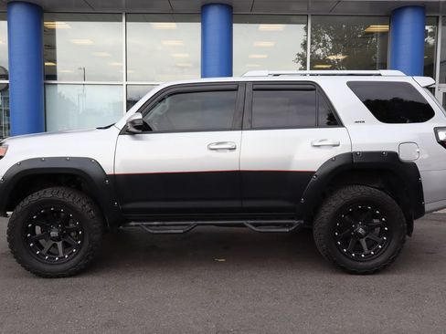 Used 2018 Toyota 4Runner SR5 w/ Wilderness Package AWD/4WD image 2