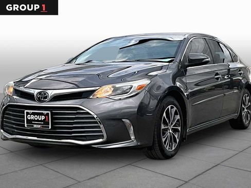 Used 2018 Toyota Avalon XLE Premium FWD image 1