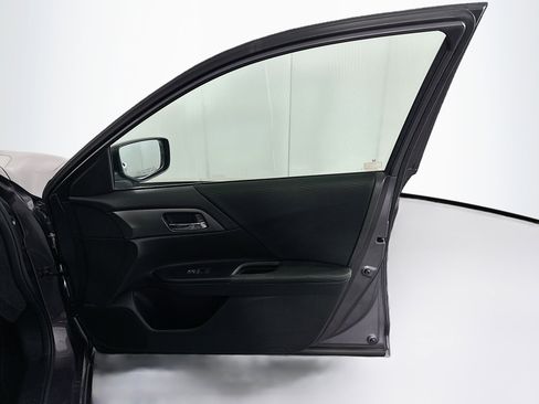 Used 2015 Honda Accord LX image 30