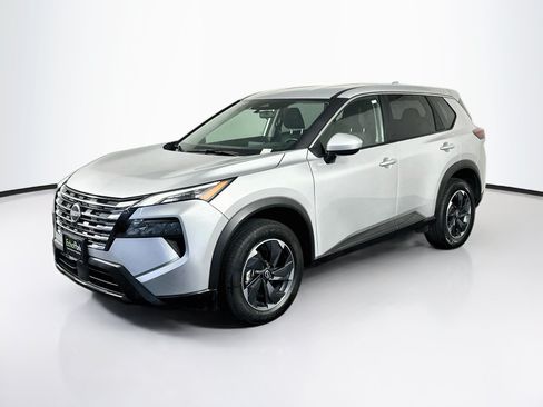 Used 2025 Nissan Rogue SV AWD/4WD image 3