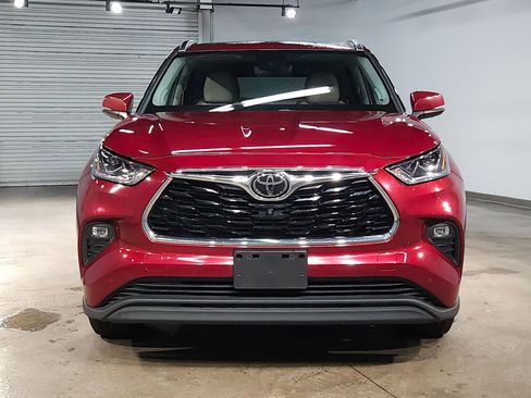 Used 2020 Toyota Highlander Limited image 2