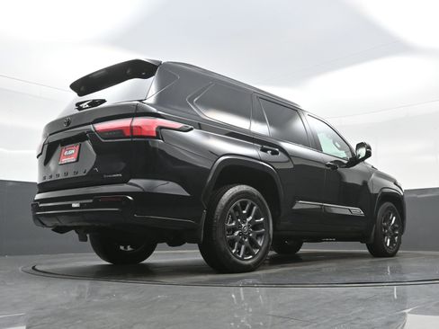 Used 2025 Toyota Sequoia Platinum image 35