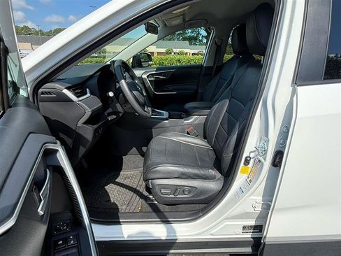 Used 2021 Toyota RAV4 XLE AWD/4WD image 10