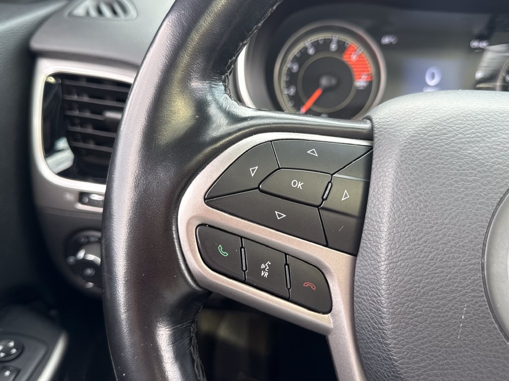 Used 2021 Jeep Cherokee High Altitude AWD/4WD image 39