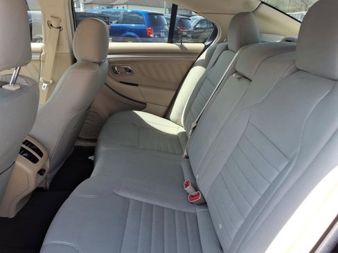 Used 2018 Ford Taurus SE image 6