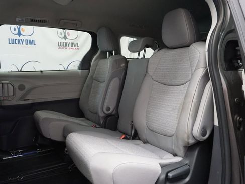 Used 2022 Toyota Sienna LE image 13