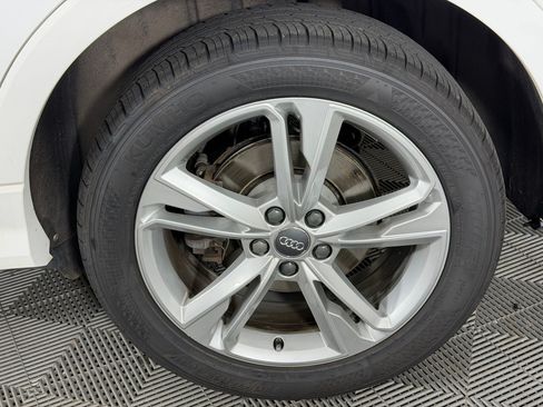 Used 2020 Audi Q3 2.0T Premium w/ Convenience Package AWD/4WD image 13
