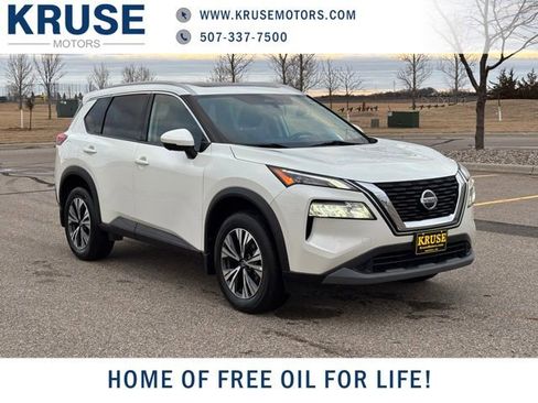 Used 2021 Nissan Rogue SV image 1