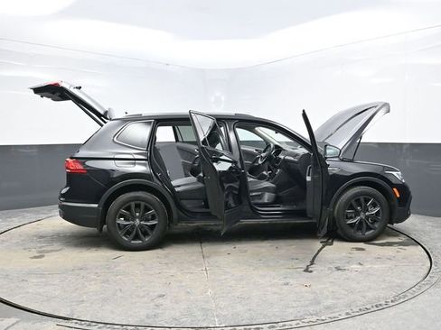 Used 2024 Volkswagen Tiguan SE image 47