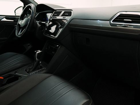 Used 2024 Volkswagen Tiguan SE R-Line image 23