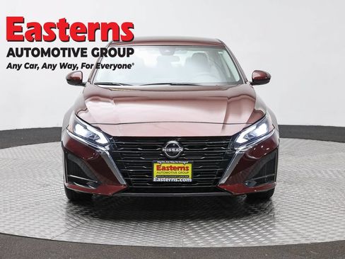 Used 2023 Nissan Altima 2.5 SV AWD/4WD image 2