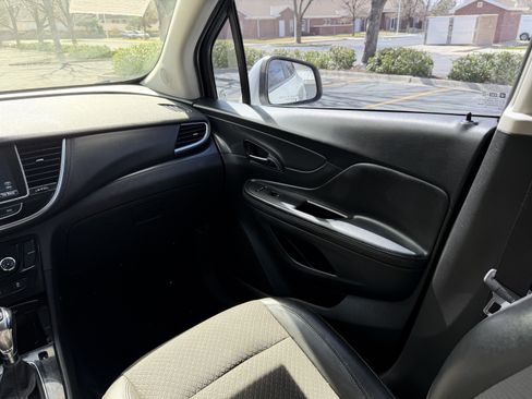 Used 2019 Buick Encore Preferred FWD image 19