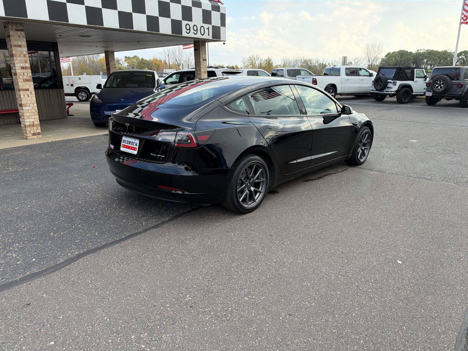 Used 2022 Tesla Model 3 Long Range AWD/4WD image 7