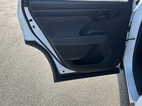 Certified 2023 Toyota Highlander L image 21