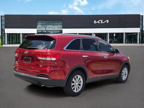 Used 2017 Kia Sorento FWD image 4
