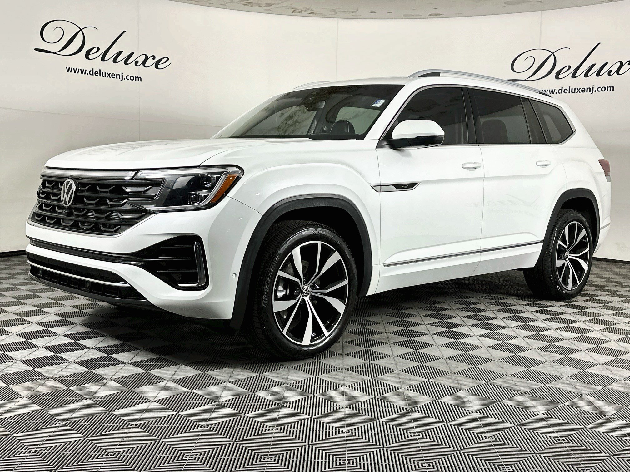 Used 2025 Volkswagen Atlas SEL Premium R-Line AWD/4WD image 3
