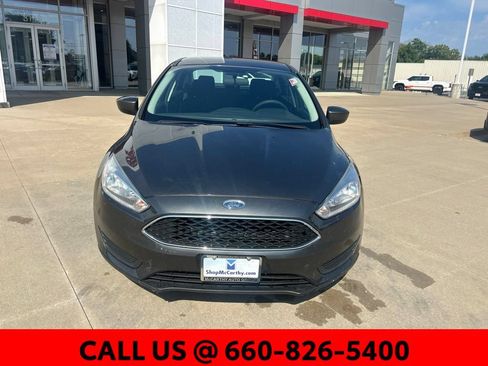 Used 2018 Ford Focus SE FWD image 2