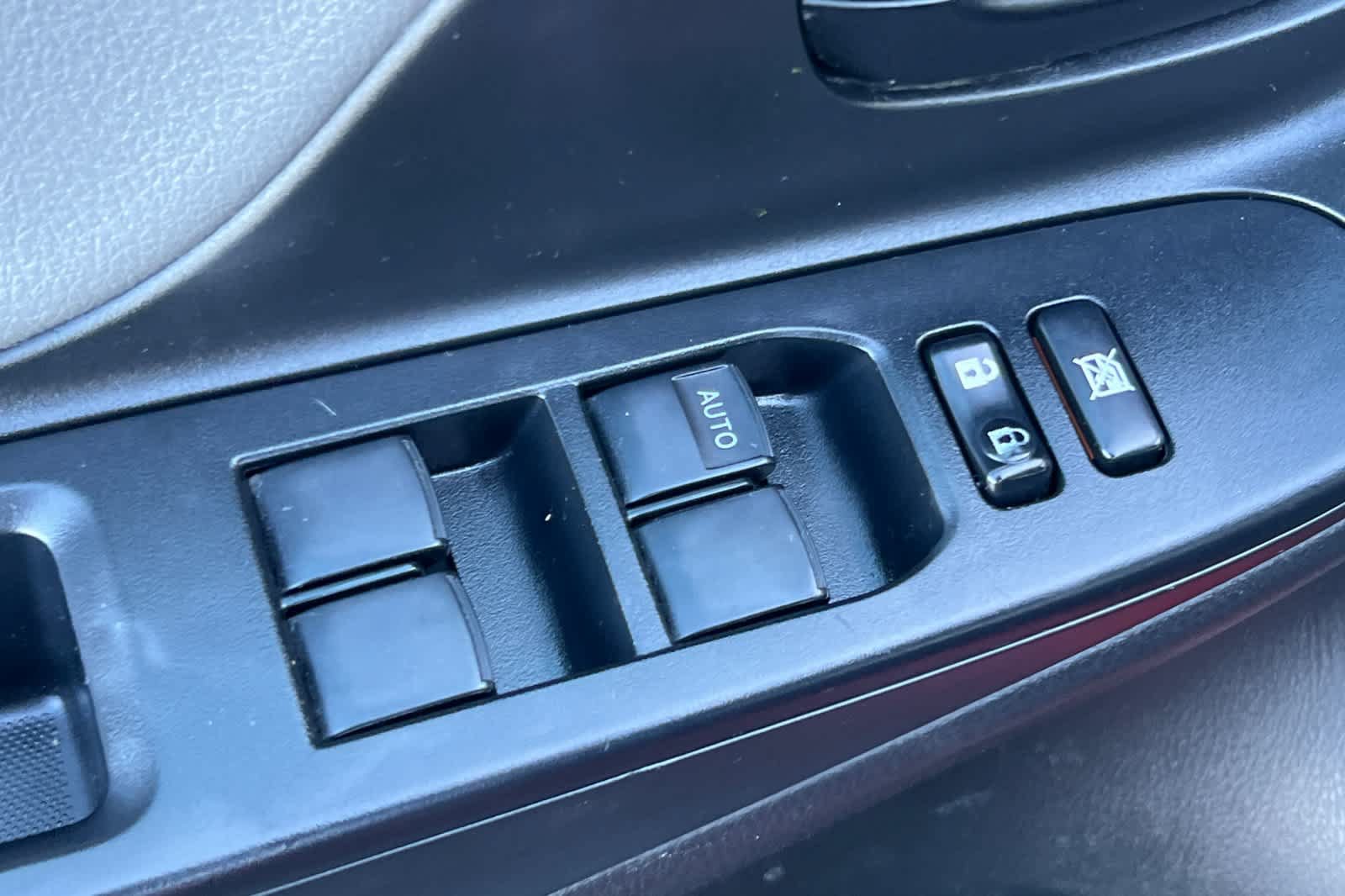 Used 2017 Toyota Yaris L w/ Carpet Mat Package FWD image 13