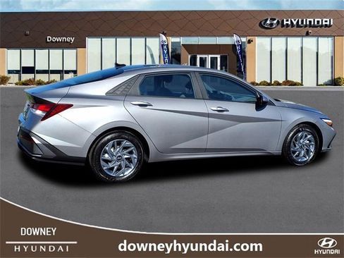 Used 2024 Hyundai Elantra SEL image 5