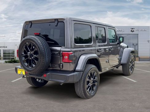 Used 2025 Jeep Wrangler Unlimited Sahara w/ Safety Group AWD/4WD image 5