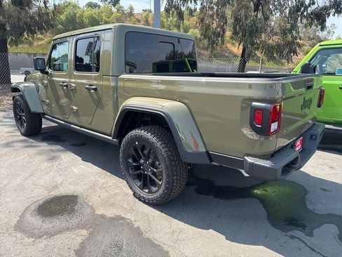 New 2025 Jeep Gladiator Sport image 7