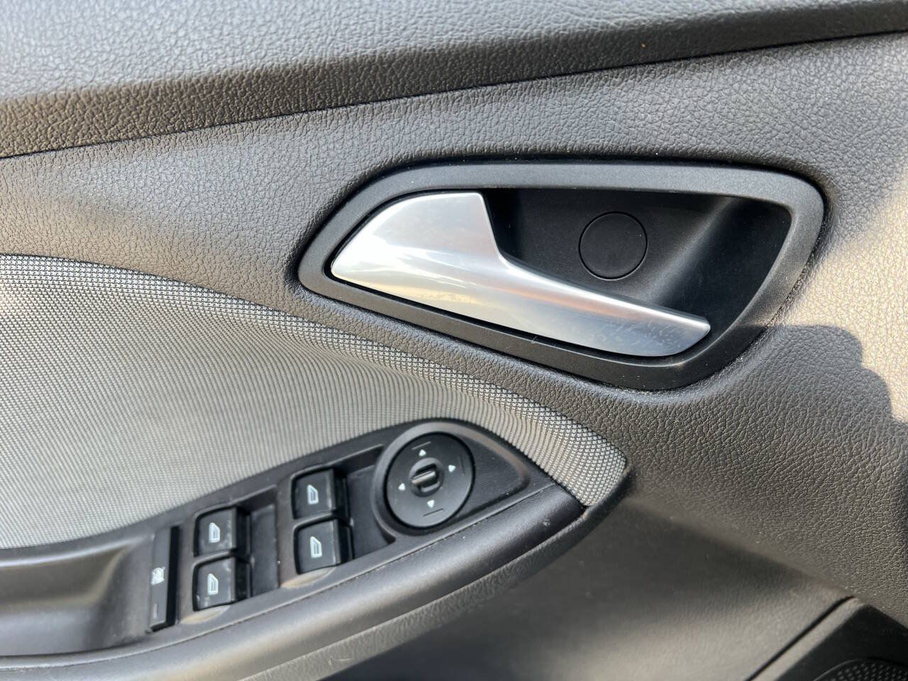 Used 2012 Ford Focus SE FWD image 23