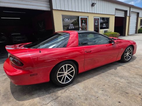 Used 2002 Chevrolet Camaro Z28 w/ SS Performance/Appearance Pkg RWD image 8