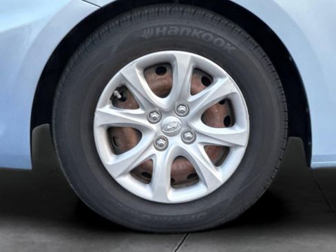 Used 2012 Hyundai Accent GS image 25