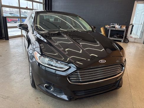 Used 2015 Ford Fusion SE w/ Equipment Group 202A image 2