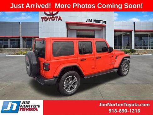 Used 2023 Jeep Wrangler Unlimited Sahara AWD/4WD image 5