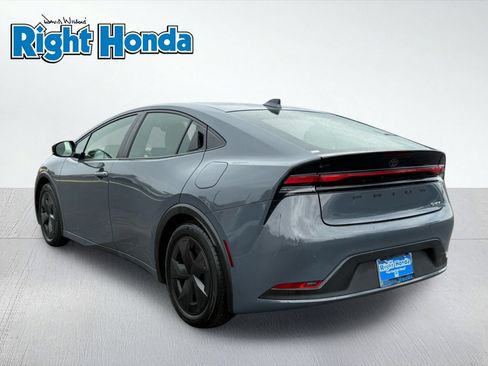 Used 2024 Toyota Prius LE FWD image 4