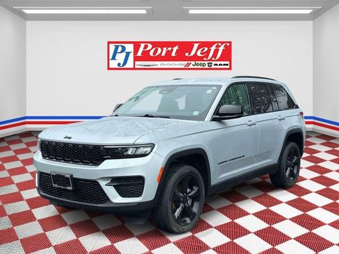 Certified 2023 Jeep Grand Cherokee Altitude AWD/4WD image 1