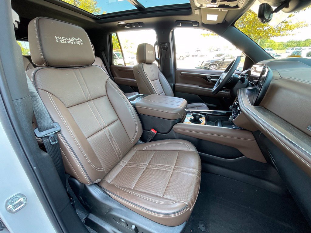 Used 2025 Chevrolet Tahoe High Country AWD/4WD image 33