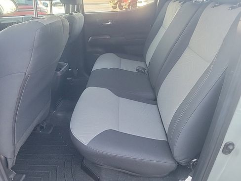 Used 2022 Toyota Tacoma TRD Off-Road image 24