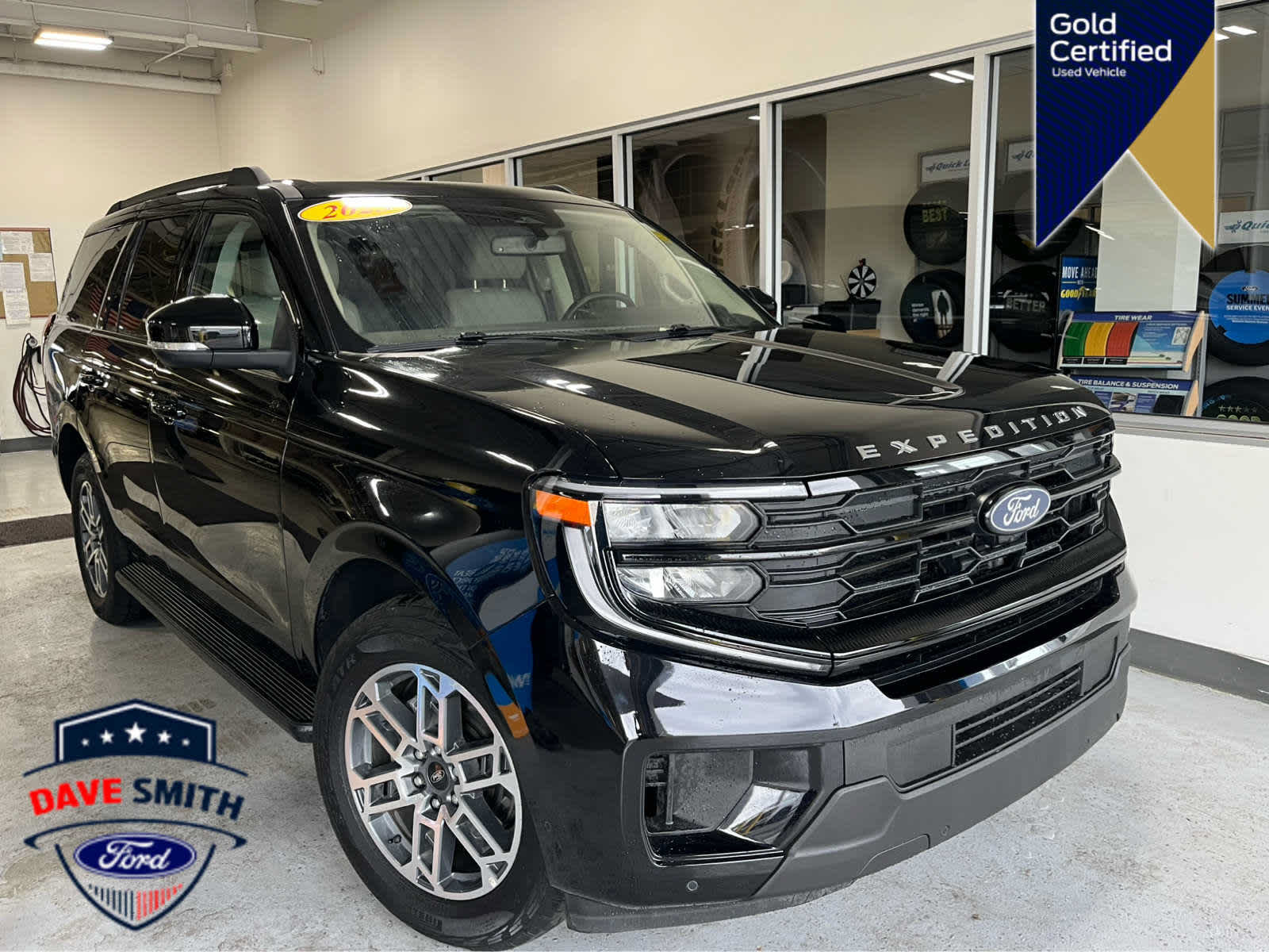 Certified 2025 Ford Expedition Active AWD/4WD image 2