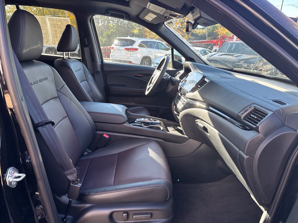 Used 2025 Honda Ridgeline Black Edition image 34