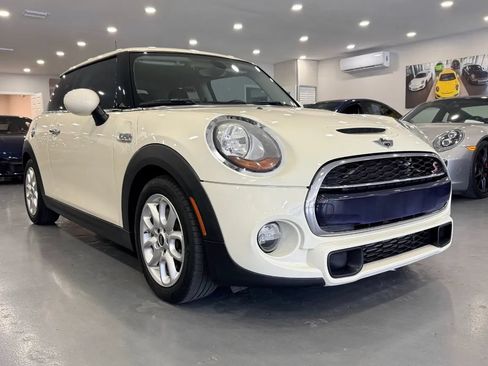 Used 2017 MINI Cooper S FWD image 1