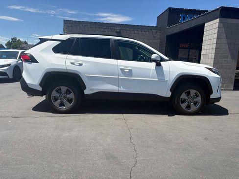 Used 2024 Toyota RAV4 LE AWD/4WD image 4