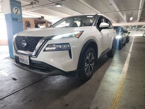 Used 2023 Nissan Rogue SV FWD image 4