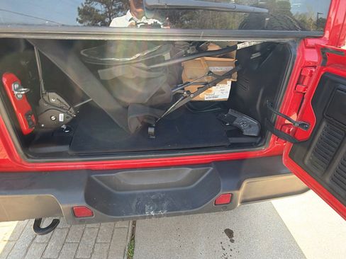 Used 2025 Jeep Wrangler Sahara w/ Dual Top Group AWD/4WD image 13